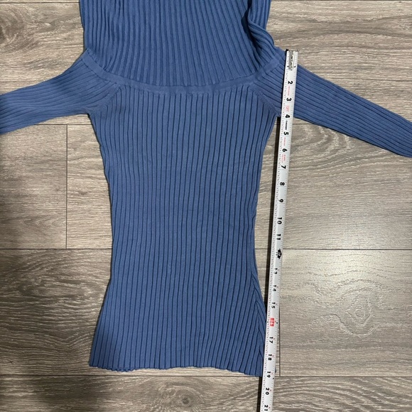 BCBGMaxAzria Blue Off-the-Shoulder Elegant Stretchy Sweater Size XXS - Picture 16 of 17